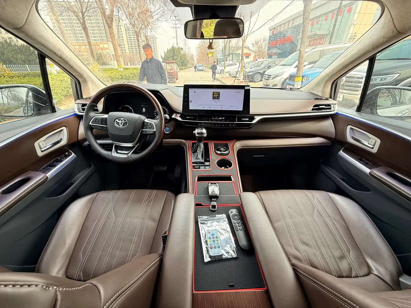 Toyota Granvia 2023 2.5L Hybrid Comfort Edition фото 9