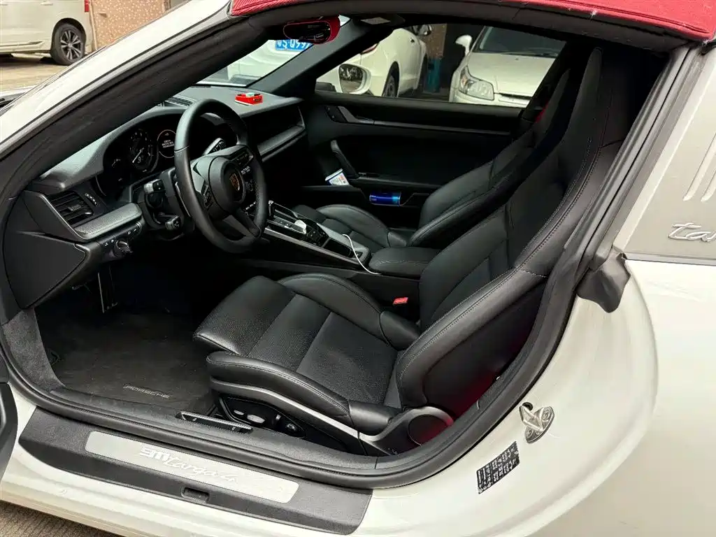 PORSCHE 911