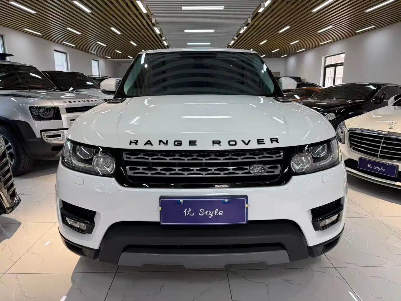 Land Rover Range Rover Sport 2016 Model 3.0 SC V6 HSE фото 2