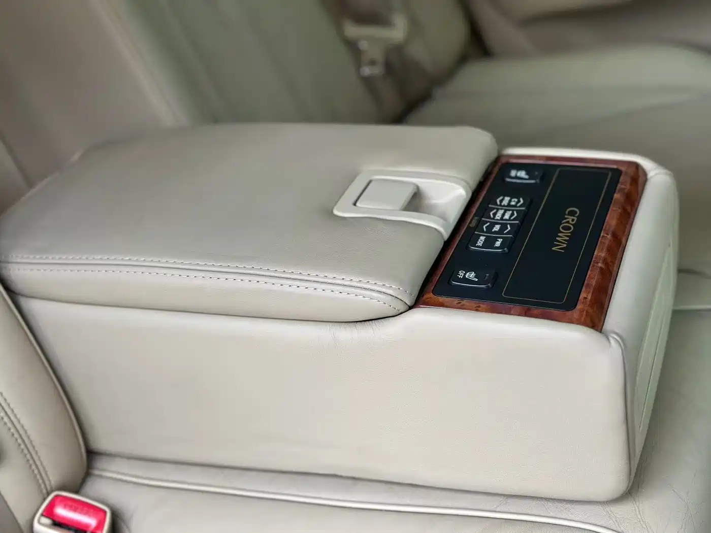 Toyota Crown 2006 2.5L Royal Leather Edition фото 17