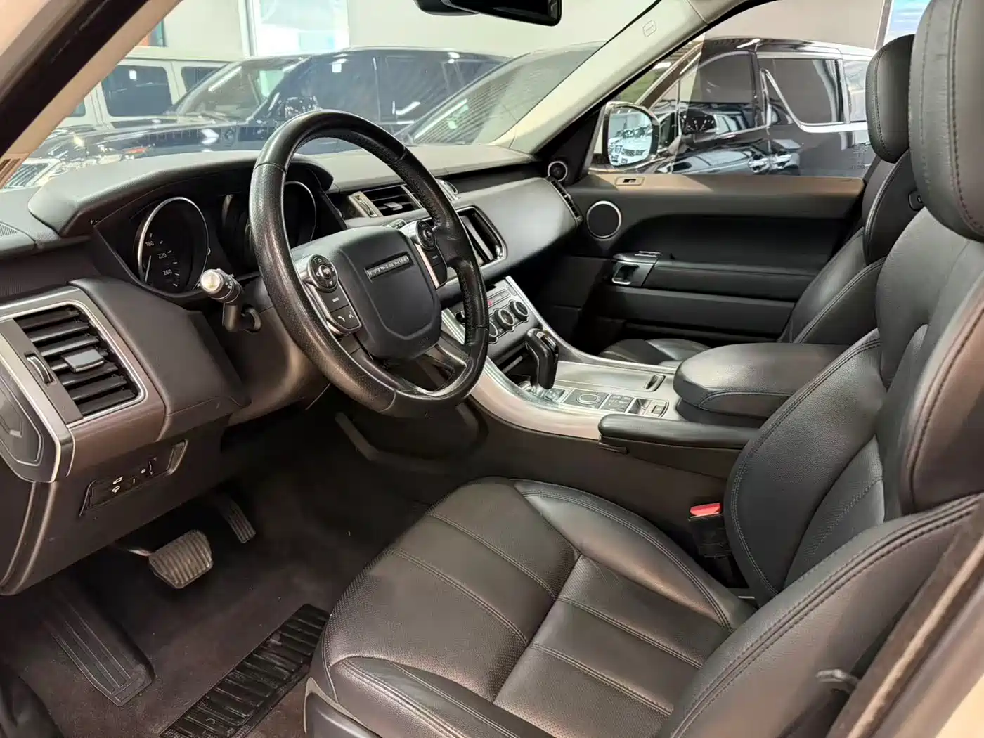 Land Rover Range Rover Sport 2016 Model 3.0 SC V6 HSE фото 6
