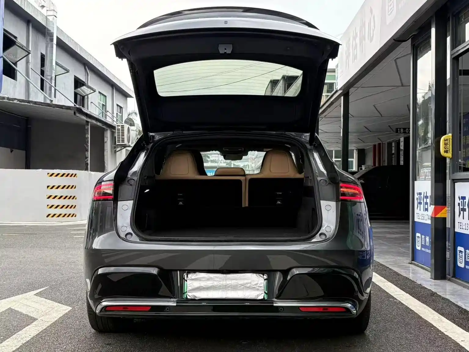 صورة 6 - Zhijie Luxeed R7