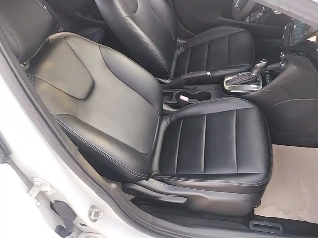 Фото 25 - Buick Excelle