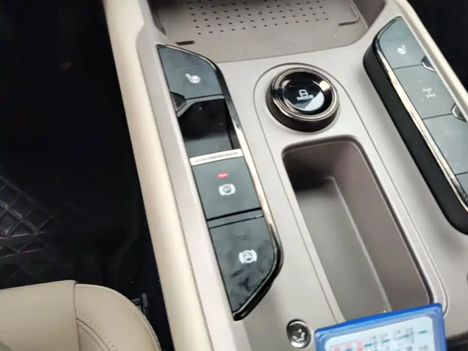 Haval Second-Generation Big Dog New Energy 2025 2025 Hi4 102km Mid Edition
