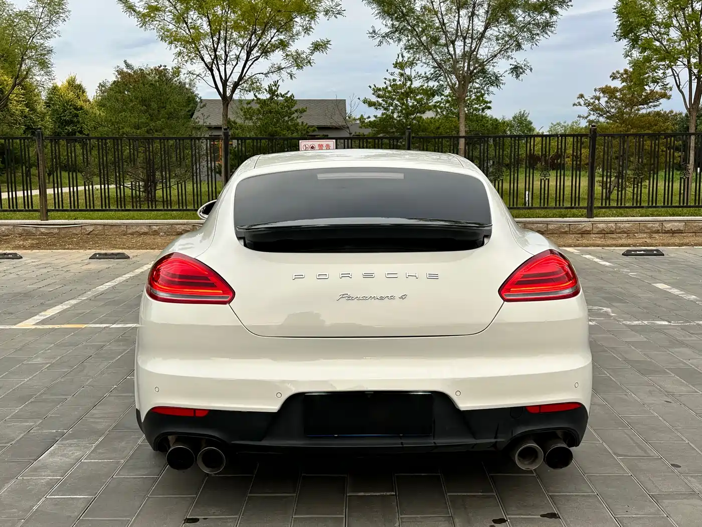 Porsche Panamera 2010 Panamera 4 3.6L фото 19