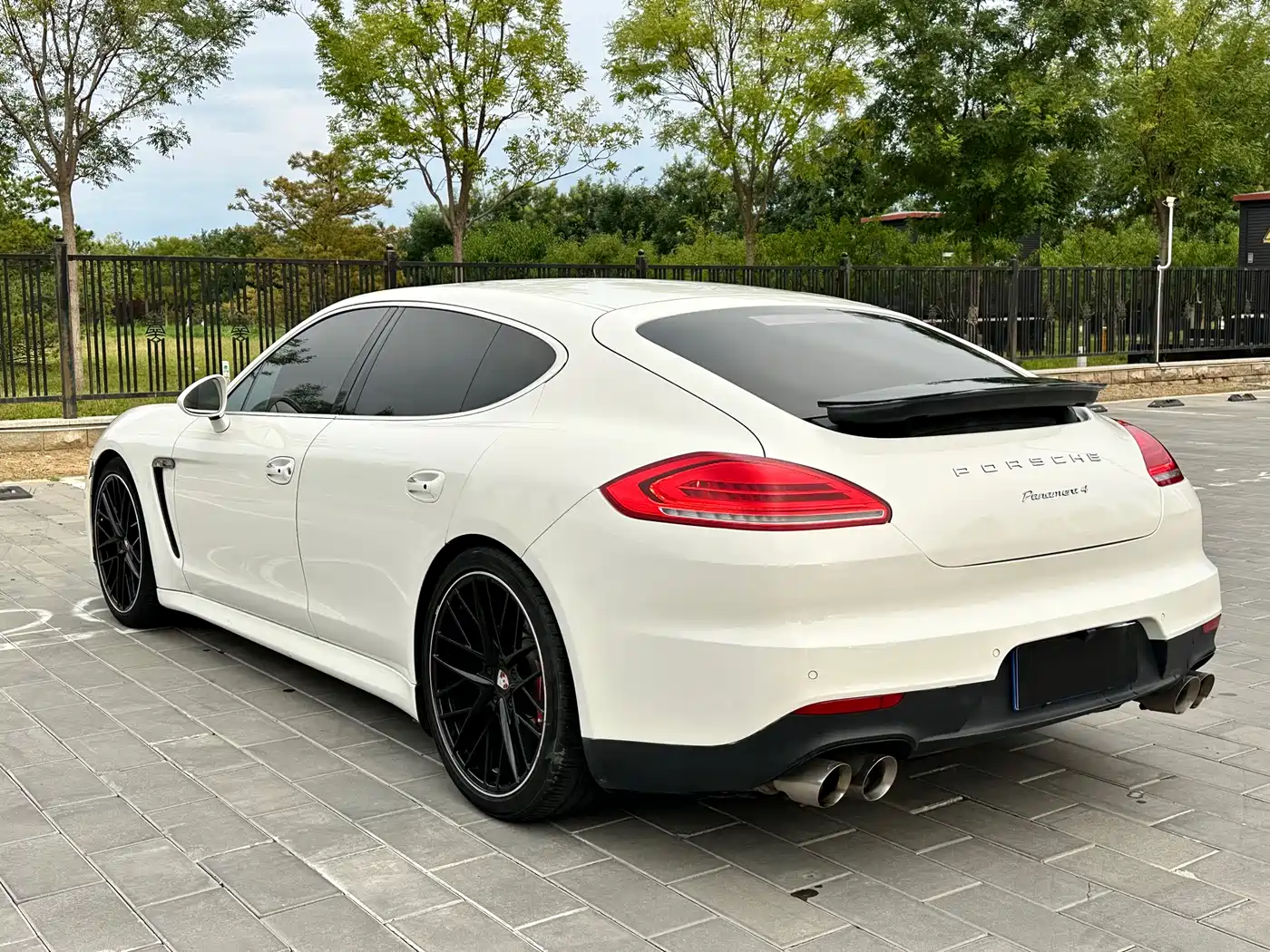 Porsche Panamera 2010 Panamera 4 3.6L фото 18