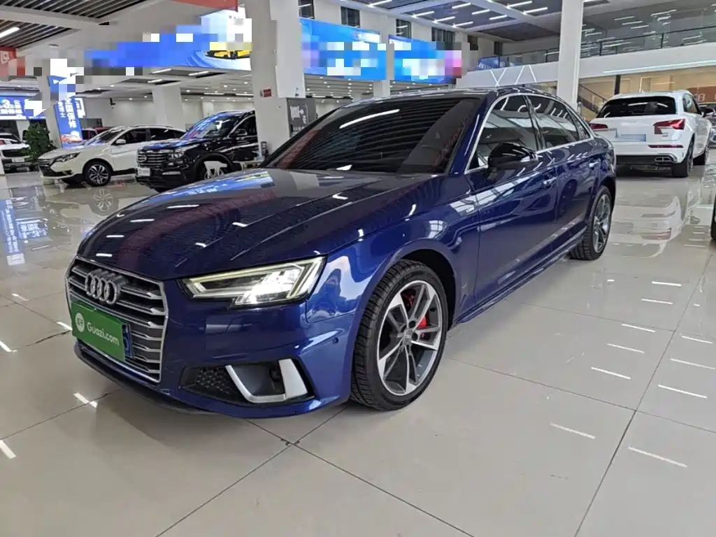 Фото 2 - Audi A4L