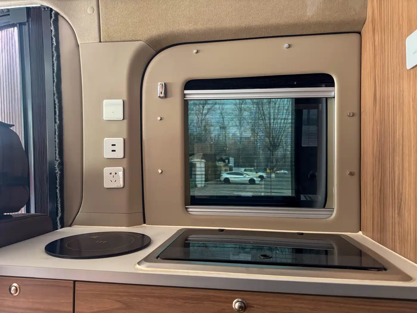 SAIC Maxus MAXUS V90 RV 2021 2.0T Travel Home V90 Self-Contained Class B RV Luxury Longitudinal Bed фото 24