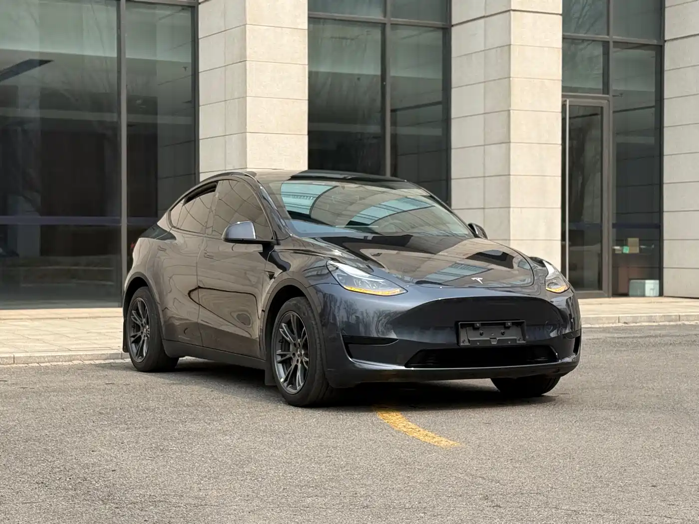 TESLA MODEL Y