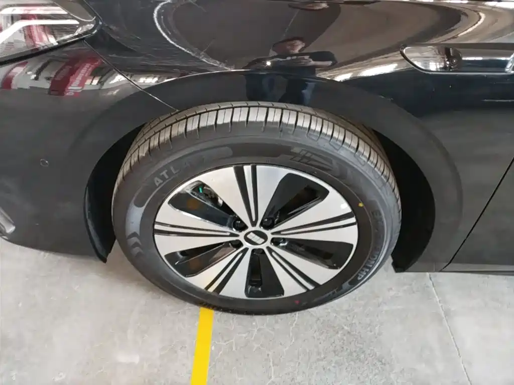 Geely Galaxy Galaxy A7 2025 EM-i 150km Explorer+ Edition фото 23