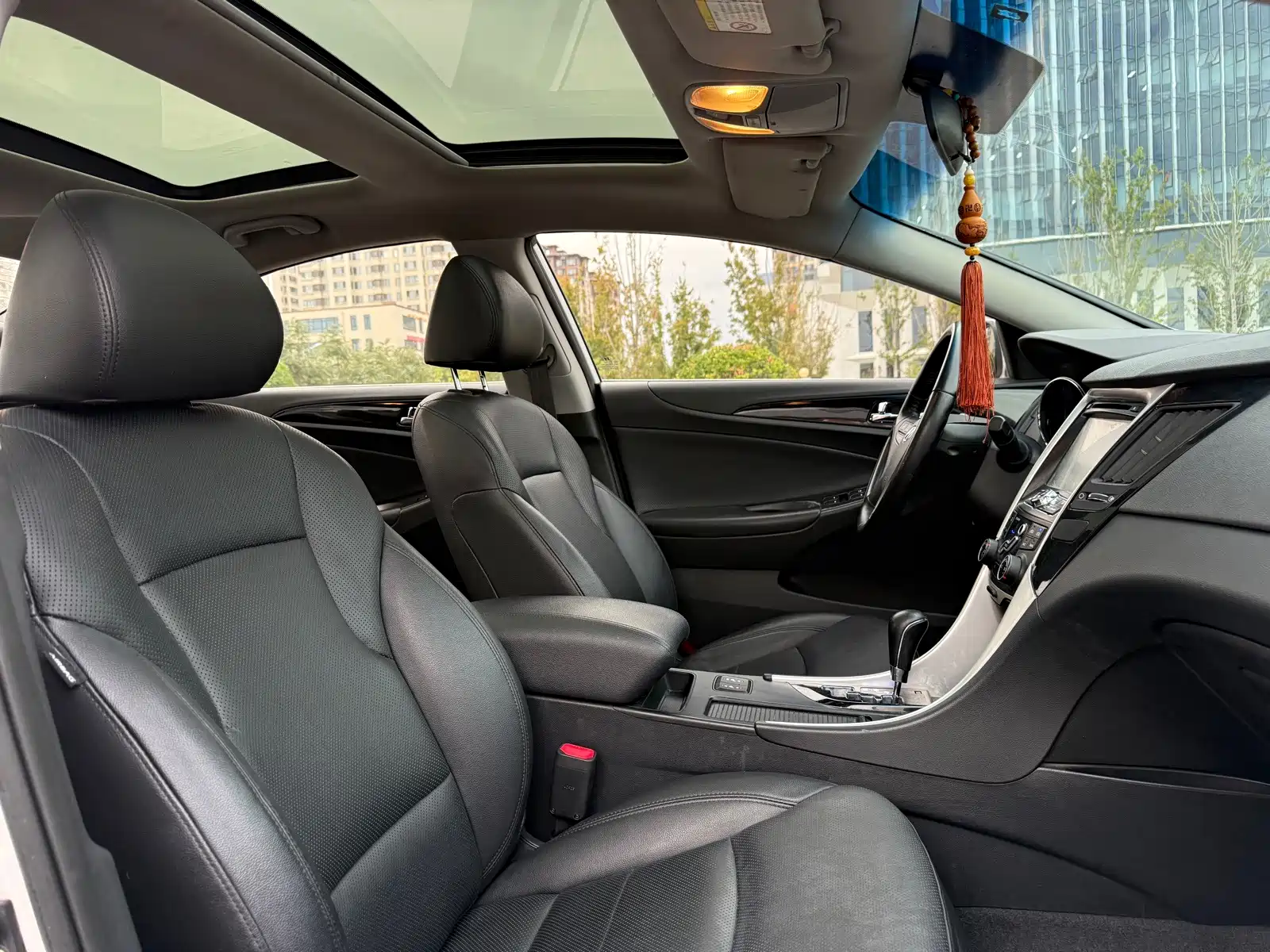 Photo 16 - Hyundai Sonata
