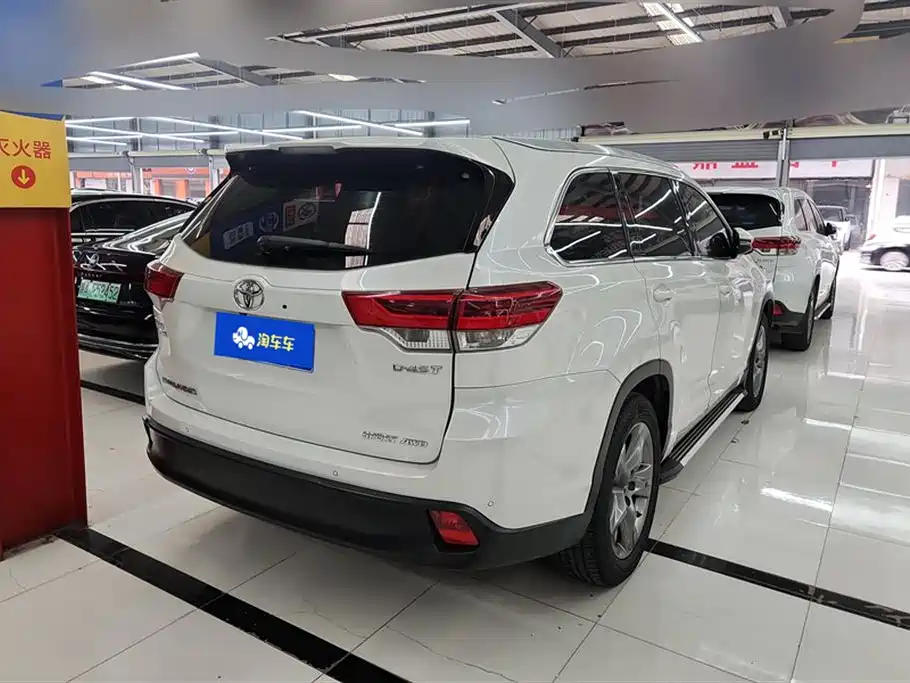 TOYOTA HIGHLANDER