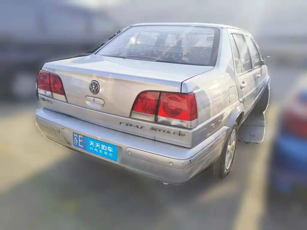 Photo 2 - Volkswagen Jetta