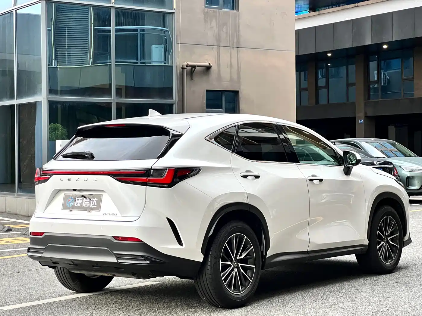 Фото 9 - Lexus NX