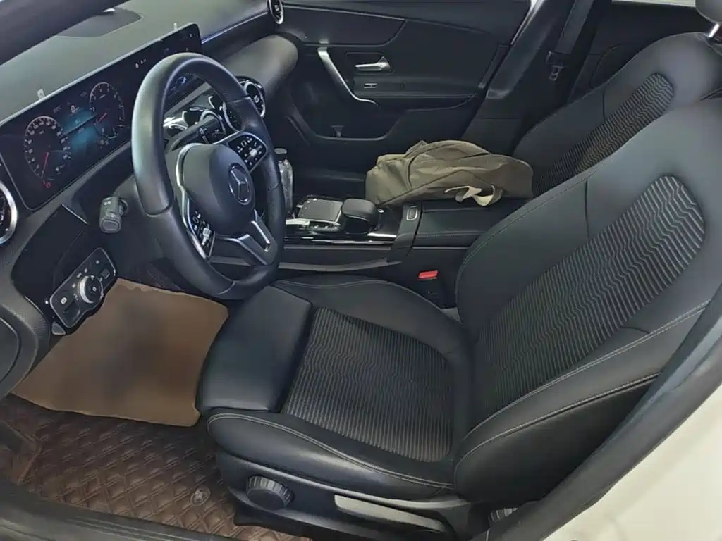 Mercedes-Benz A-Class (Import) 2020 2019 A 200 Dynamic Version