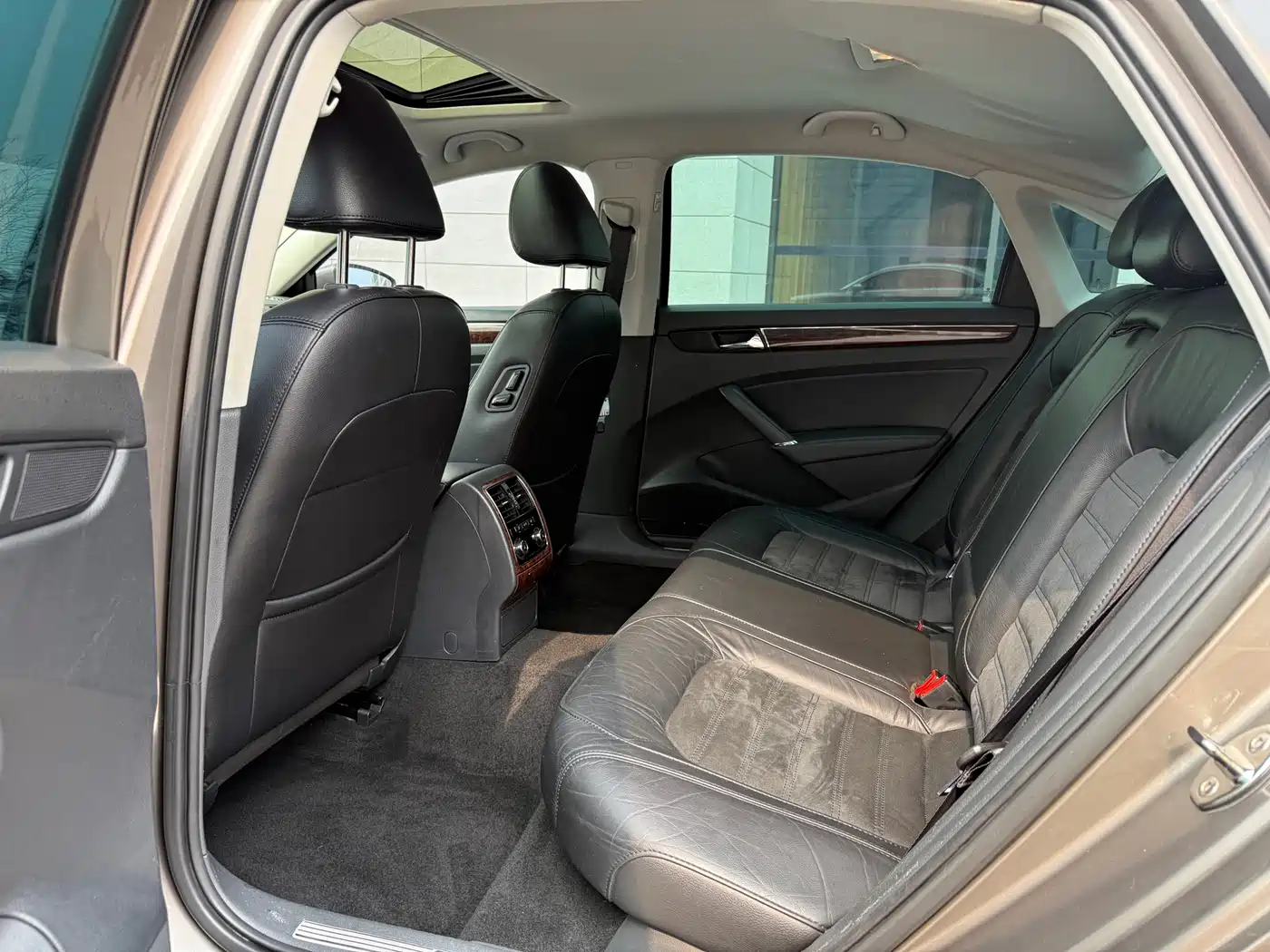 Volkswagen Passat 2015 1.8TSI DSG Ultimate Edition фото 10