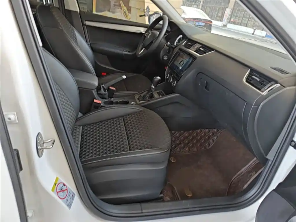 Škoda Octavia 2019 1.5L Automatic Smart Luxury China VI фото 25