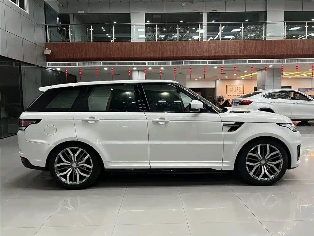 Land Rover Range Rover Sport 2016 Model 3.0 SC V6 SE фото 3