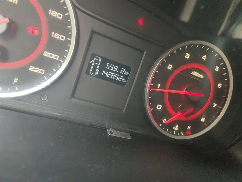 SAIC Maxus Maxus G10 2015 2.0T Manual Commemorative Edition фото 9