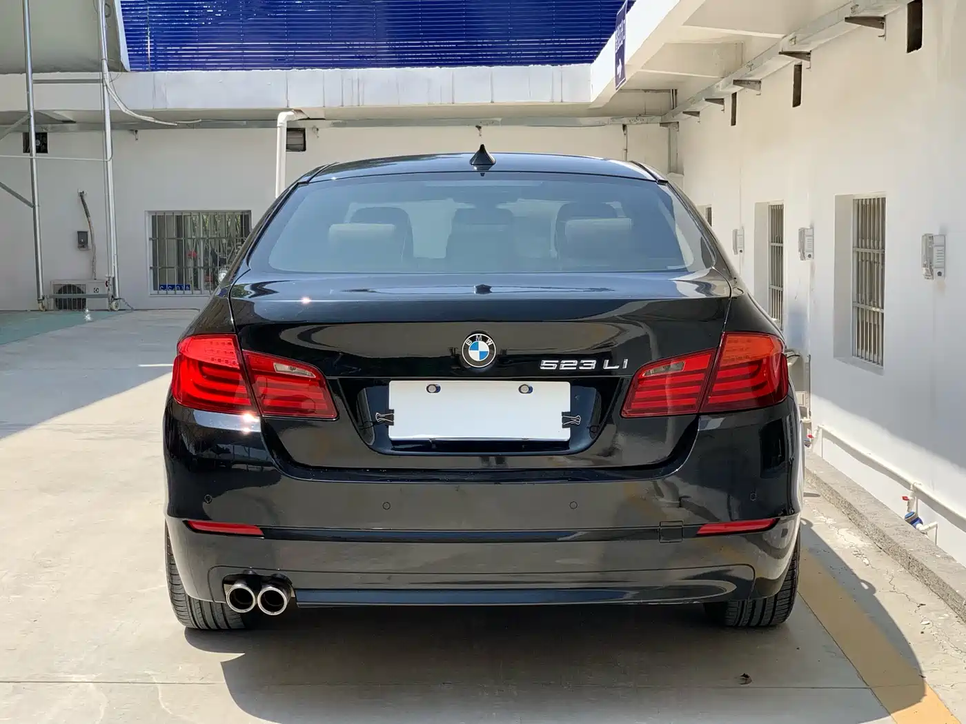 BMW 5 Series 2011 523Li Luxury фото 12