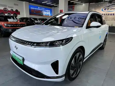 Dongfeng eπ008