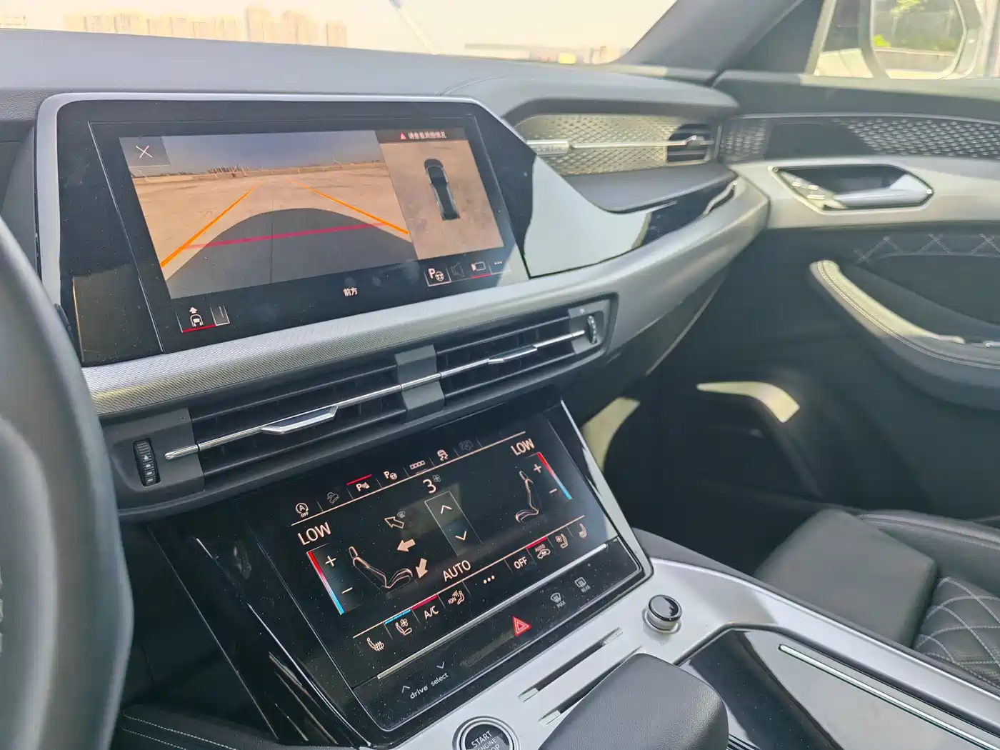 AUDI Q6