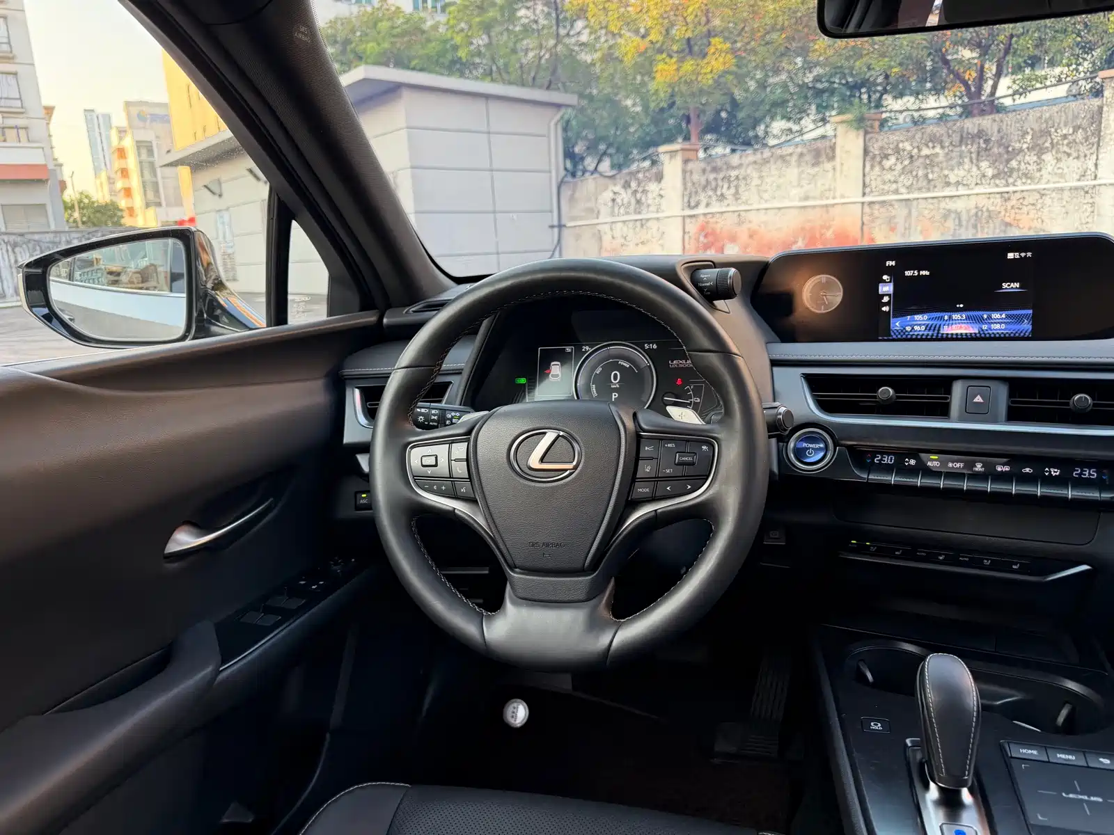 صورة 7 - Lexus UX Electric
