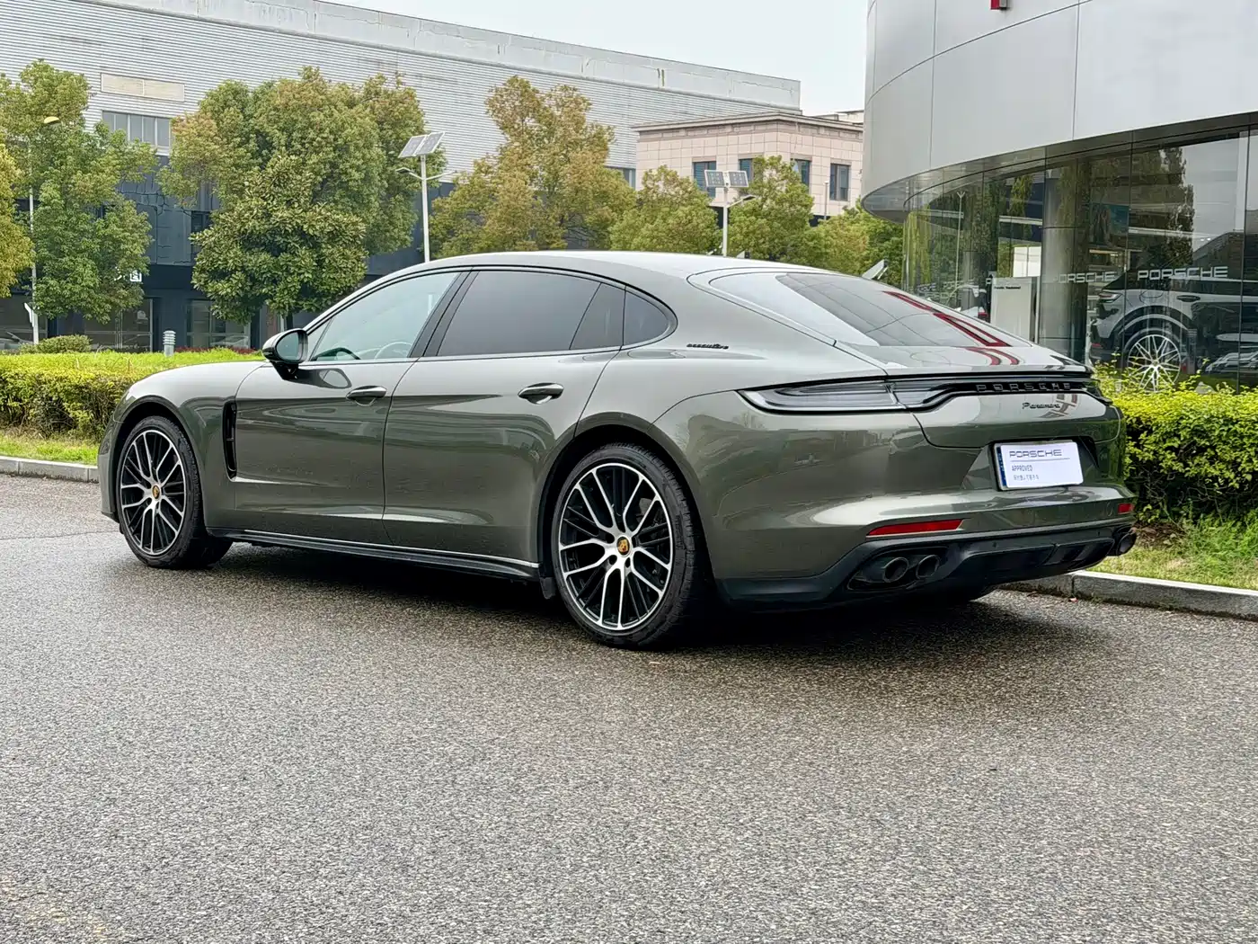 Porsche Panamera 2023 Panamera Executive Long Wheelbase Platinum Edition 2.9T фото 22