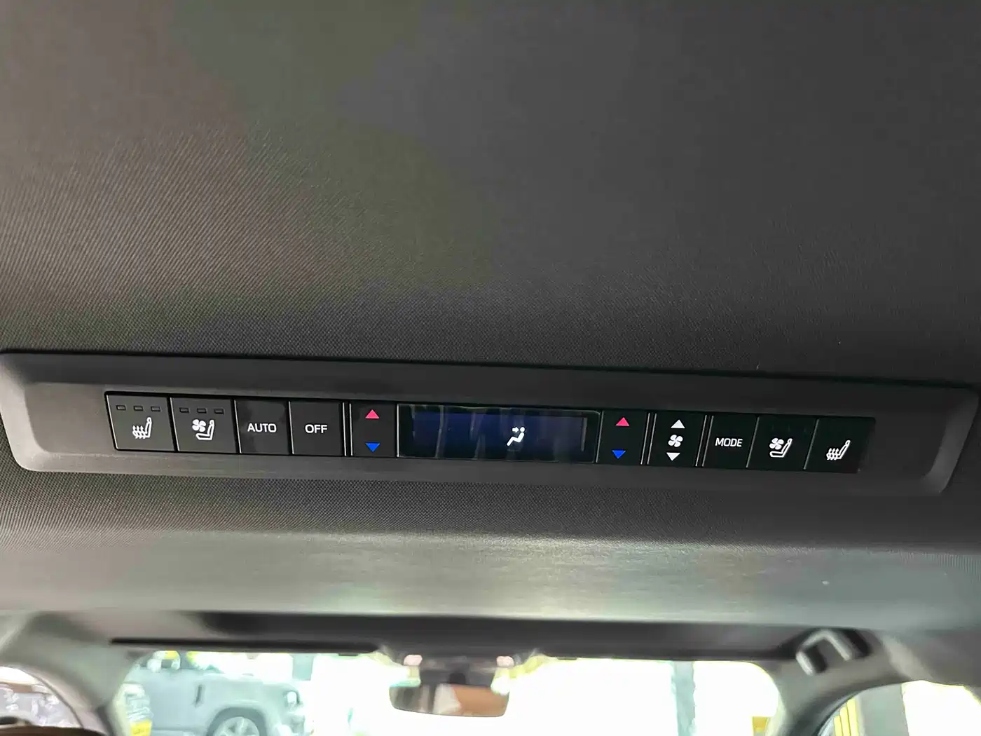 Toyota Sienna 2026 2.5L Hybrid FWD Exclusive Premium Edition фото 16