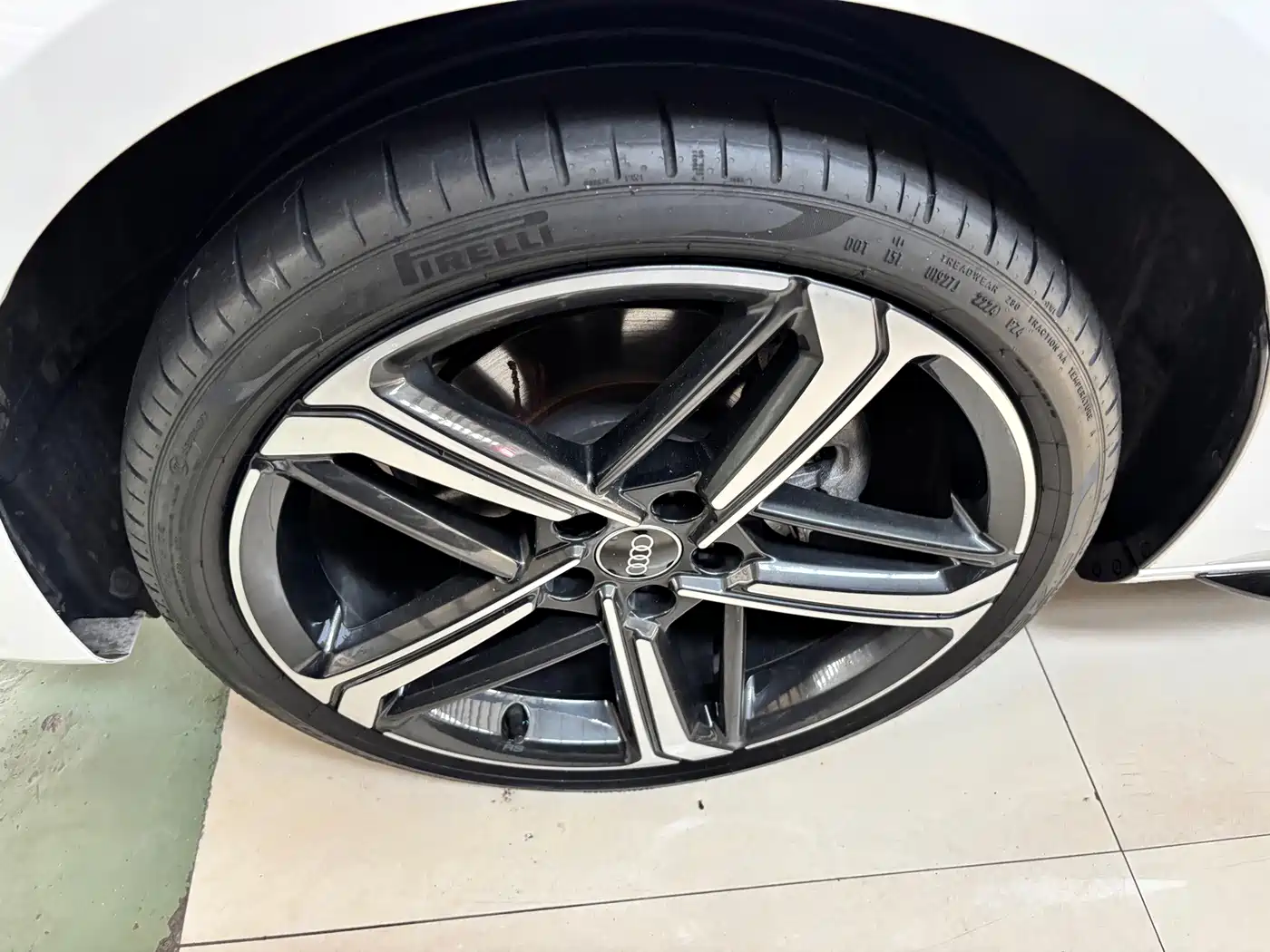 Фото 5 - Audi A4L