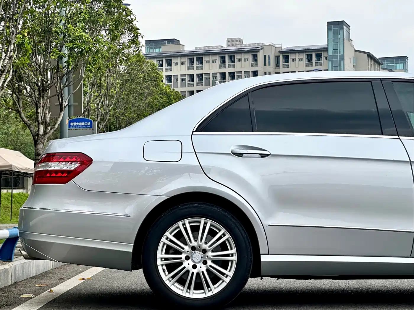 Mercedes-Benz E-Class 2012 E 300 L Elegance Model фото 5
