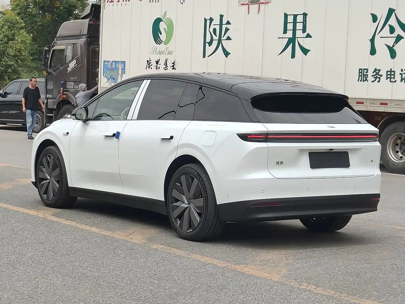 Li Auto i6 2026 2025 4WD Base Model