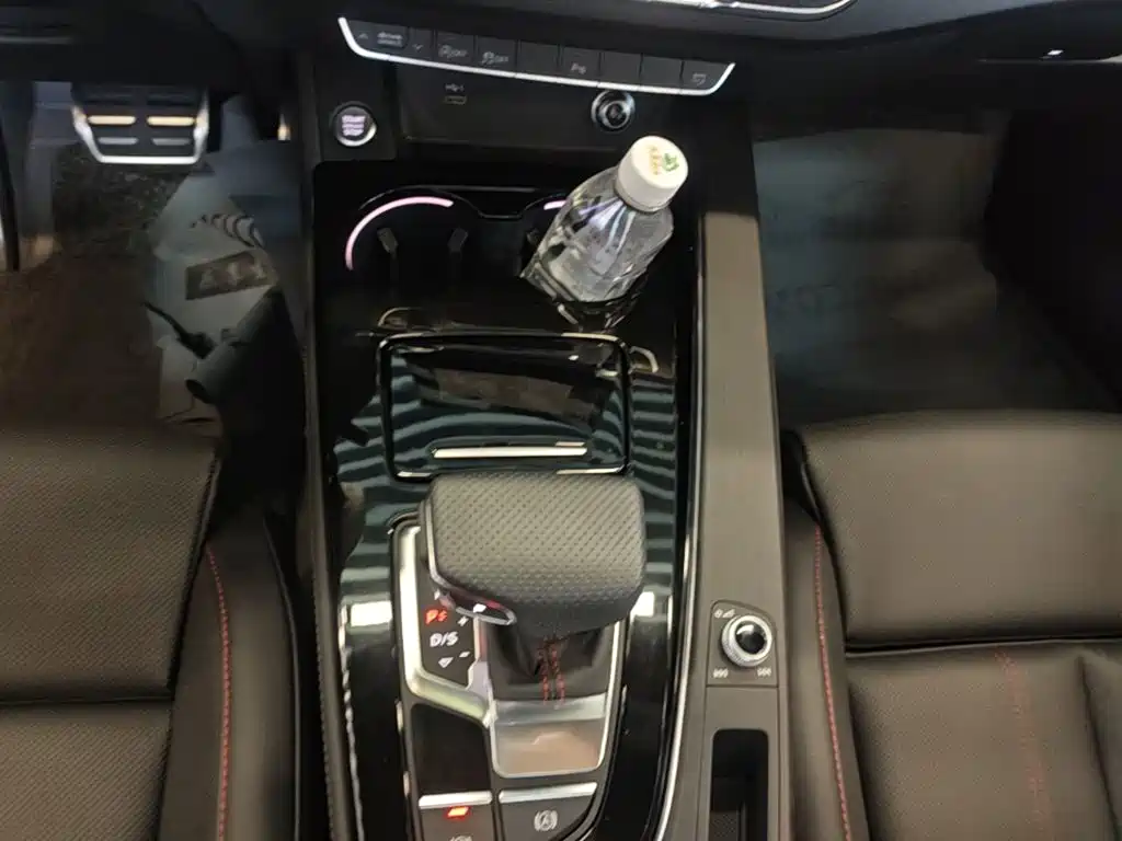 Audi A4L 2025 2025 2 Million Celebration Edition 40 TFSI Luxury Dynamic
