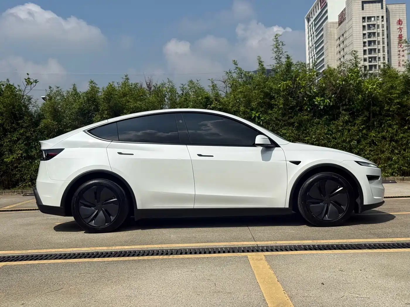 Tesla Model Y 2026 2026 Rear-Wheel Drive