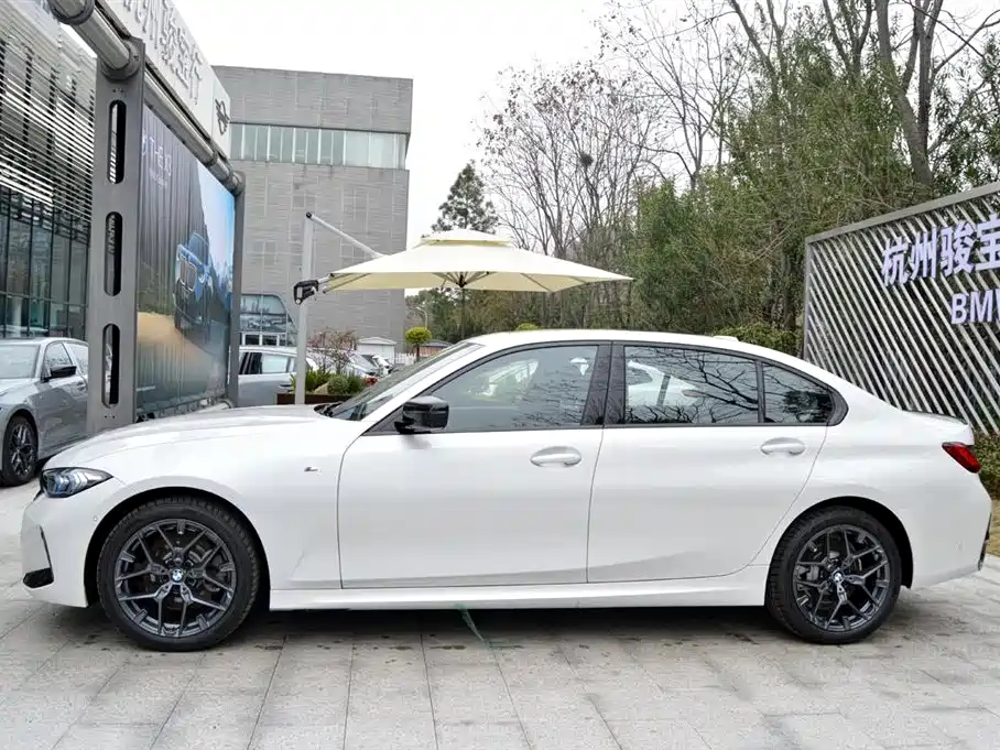 BMW 3 Series 2025 330Li Premium M Sport Night Edition фото 4