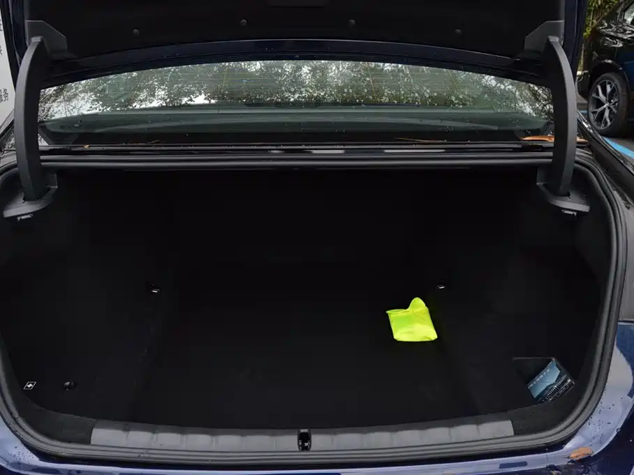 BMW 7 Series 2023 740Li Exclusive M Sport Package фото 12