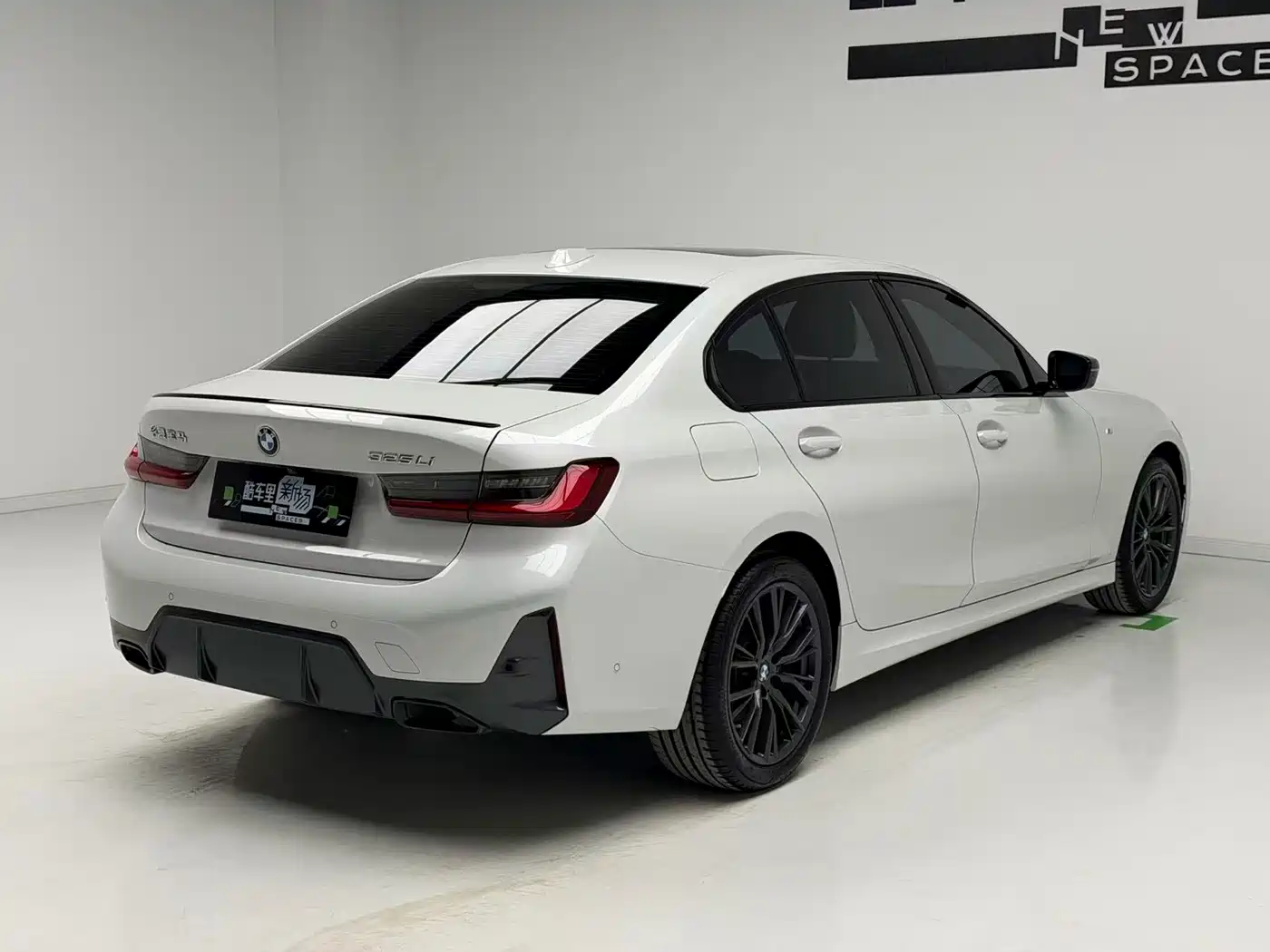 BMW 3 Series 2024 325Li M Sport Shadowline Package фото 4
