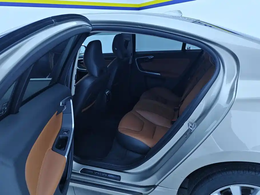 Фото 11 - Volvo S60