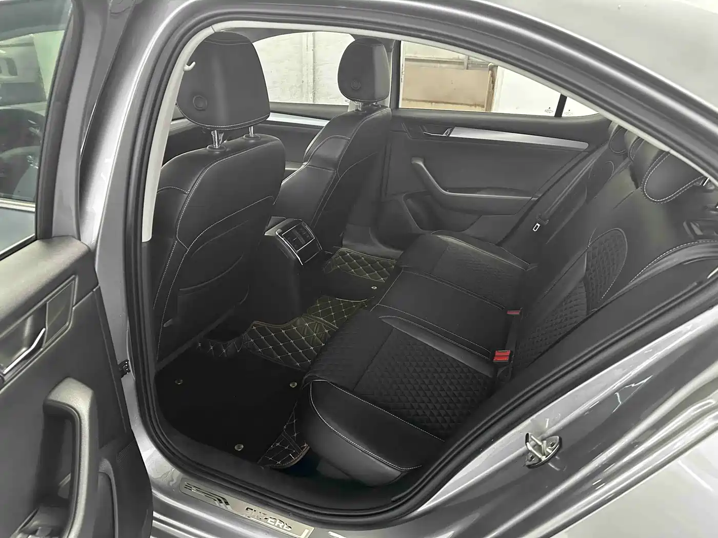 Škoda Superb 2016 TSI280 DSG Pioneer Edition фото 5