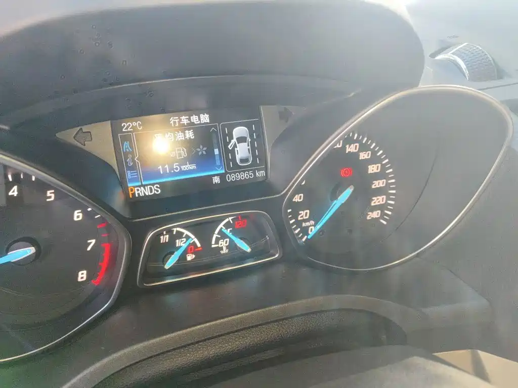 Фото 13 - Ford Kuga