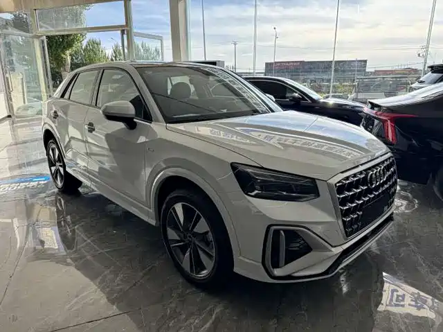 audi q2l