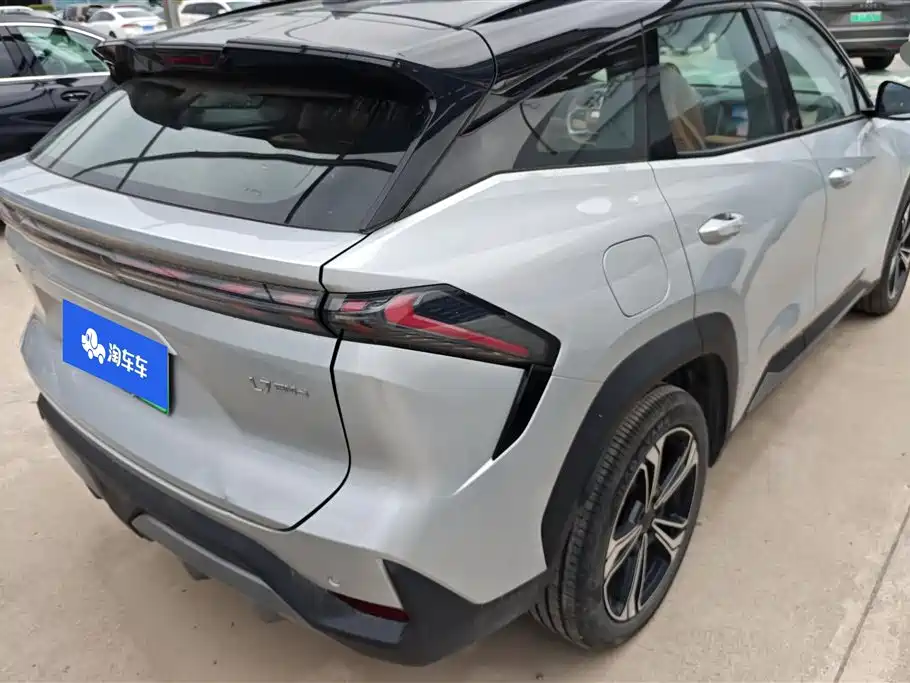 Geely Galaxy Galaxy L7 2025 EM-i 115km Explorer+ Edition фото 3