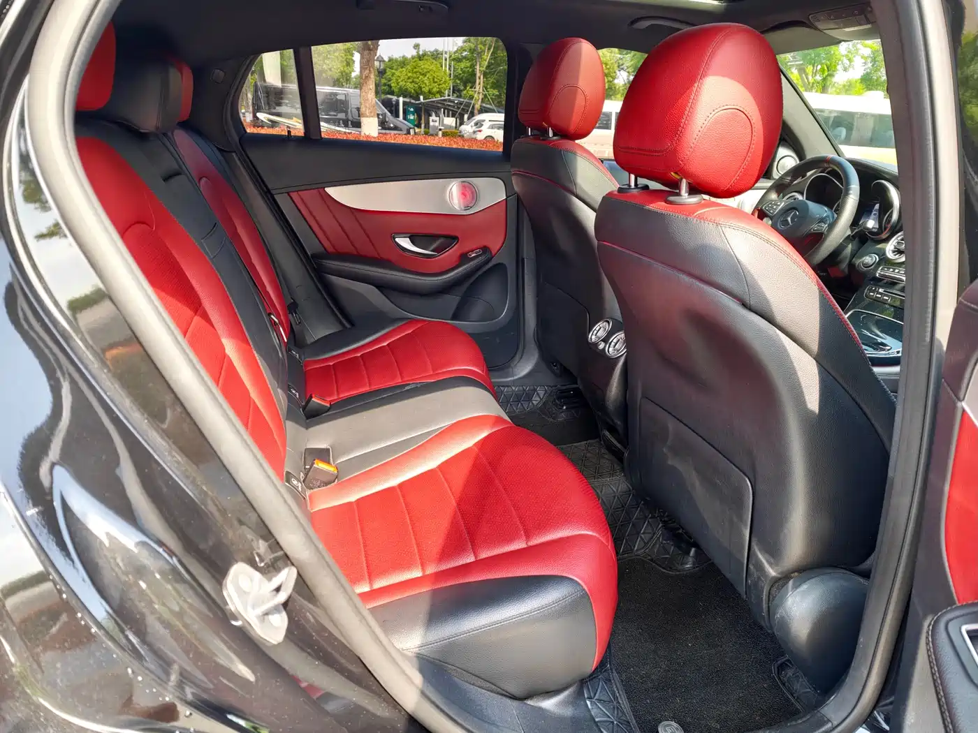 Mercedes-Benz GLC Coupe 2019 GLC 200 4MATIC Coupe SUV фото 16
