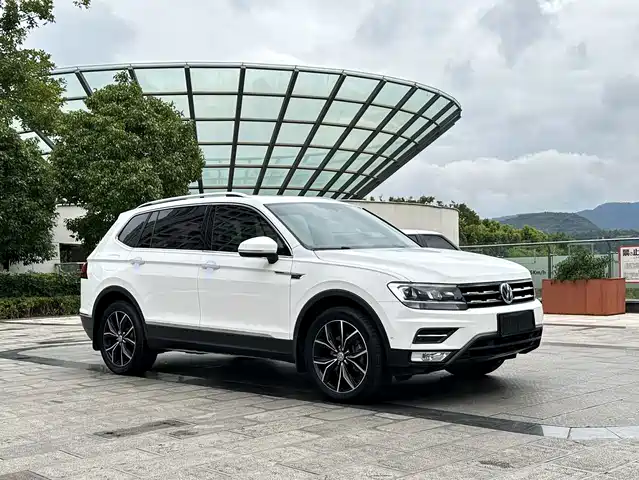 Volkswagen Tiguan L 2019 Facelift 330TSI Auto 2WD Smart Luxury China VI — фото 3