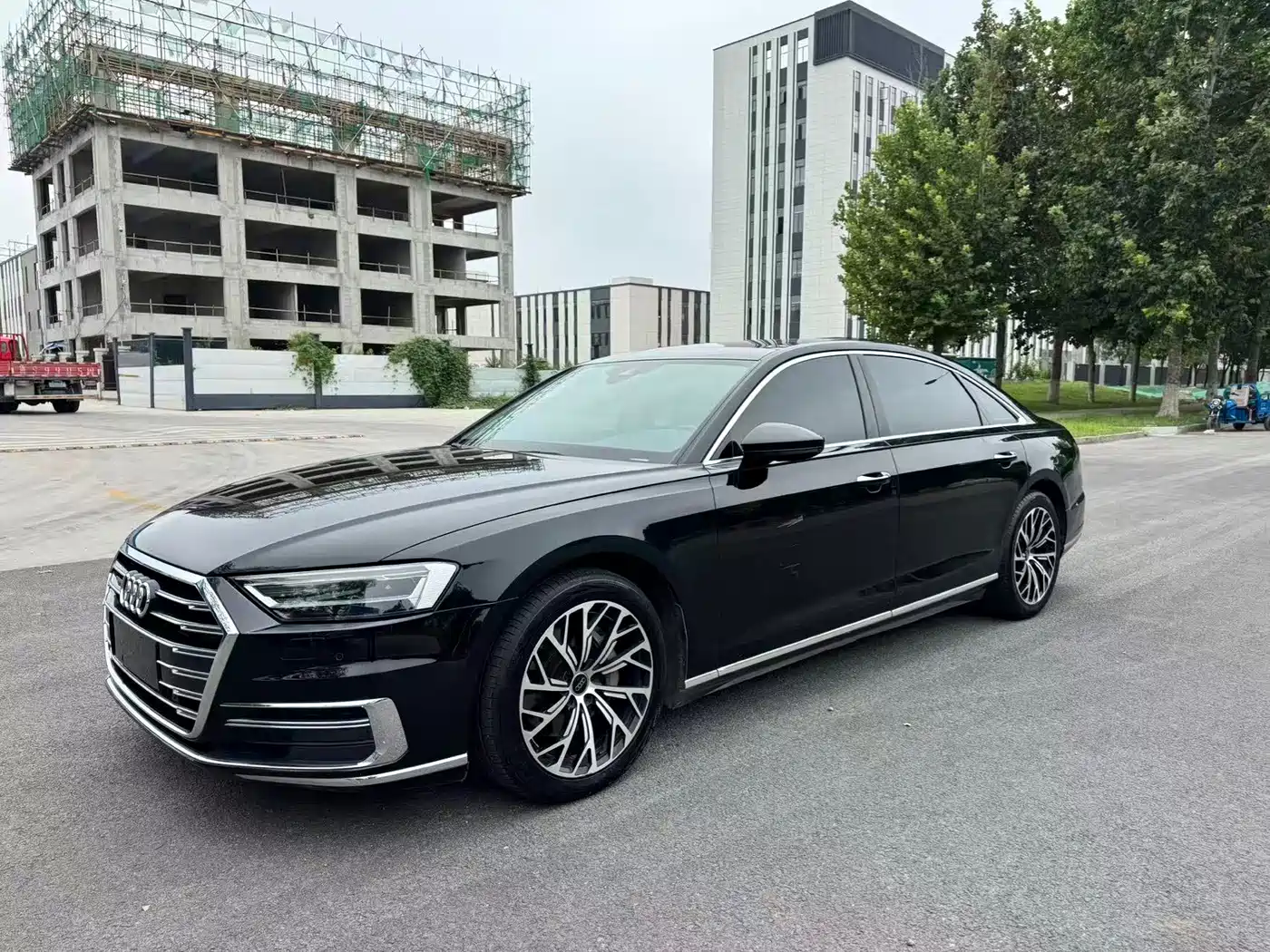 Фото 3 - Audi A8
