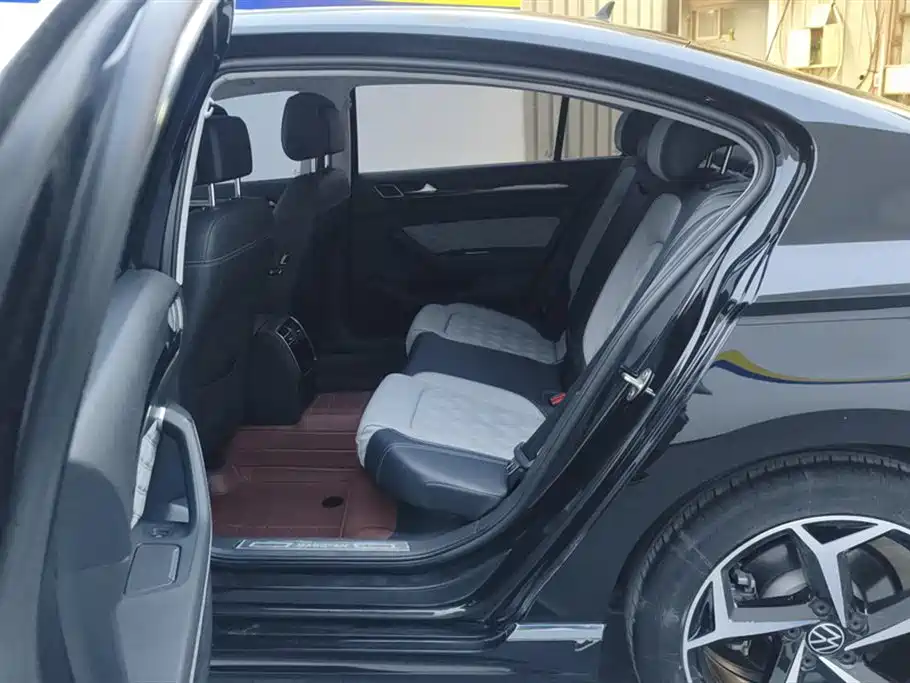 Volkswagen Magotan 2023 2 Million Units Anniversary Edition 330TSI DSG Leading Type фото 11