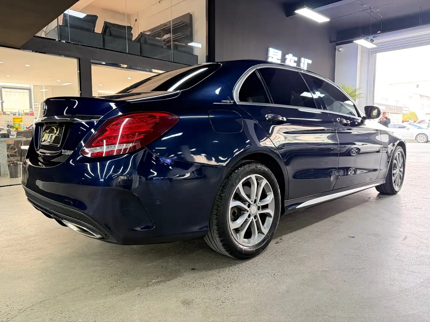Mercedes-Benz C-Class 2016 C 180 L Sport фото 13