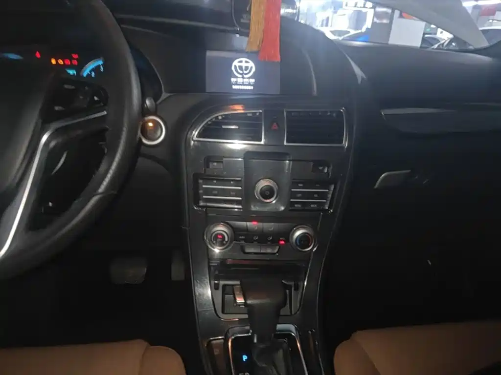 Zhonghua V5 2016 2016 1.5T Automatic 2WD Smart