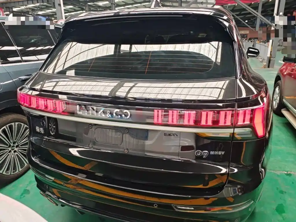 Photo 6 - Lynk & Co 09