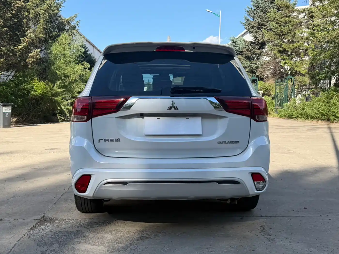 MITSUBISHI OUTLANDER
